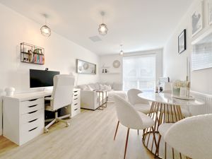 Lounge/Diner- click for photo gallery